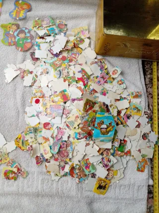 Cromos troquelados de figuras y animales