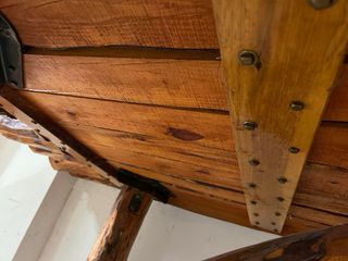Mesa rústica grande de madera