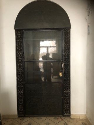 Cancela de entrada antigua de forja antigua