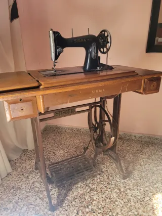 Máquina de coser Sigma antigua