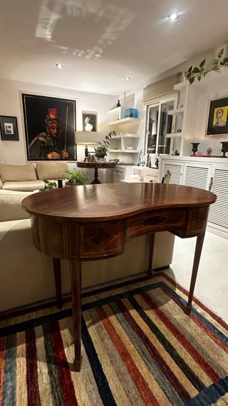 Consola de madera estilo clásico