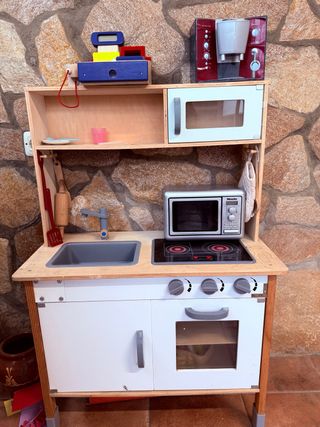 Cocina de juguete con accesorios