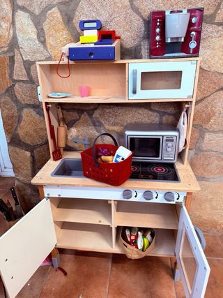 Cocina de juguete con accesorios