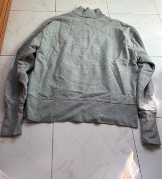 Sudadera Levi's gris cuello alto