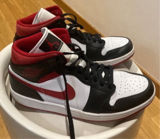 Air Jordan 1 Mid Negro Rojo Blanco