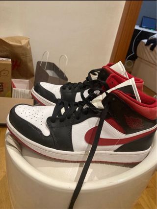 Air Jordan 1 Mid Negro Rojo Blanco