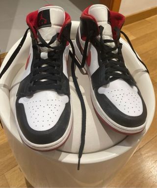 Air Jordan 1 Mid Negro Rojo Blanco