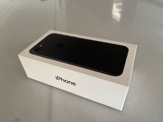 iPhone 7 32GB Negro + 3 Fundas Apple