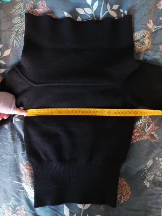 Jersey corto Bershka cuello barco negro