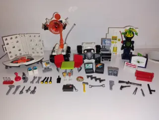 Cuartel General Playmobil con muñecos y accesorios