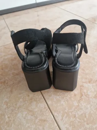 Sandalias negras de plataforma