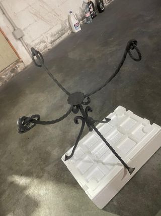 Fornace in rame con supporto in ferro battuto