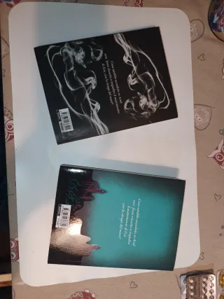 Set x 2 "Parte Del Tuo Mondo. A Twisted Tale"