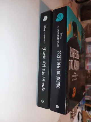Set x 2 "Parte Del Tuo Mondo. A Twisted Tale"