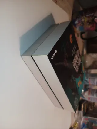 Set x 2 "Parte Del Tuo Mondo. A Twisted Tale"