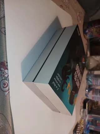 Set x 2 "Parte Del Tuo Mondo. A Twisted Tale"