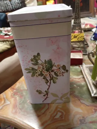 Scatola in latta decorata con fata