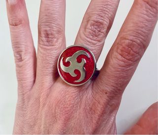 Anillo Diseño Tribal Rojo y Plateado