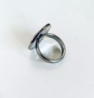 Anillo Diseño Tribal Rojo y Plateado