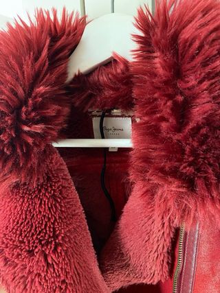 Chaqueta Pepe Jeans Roja con Pelo