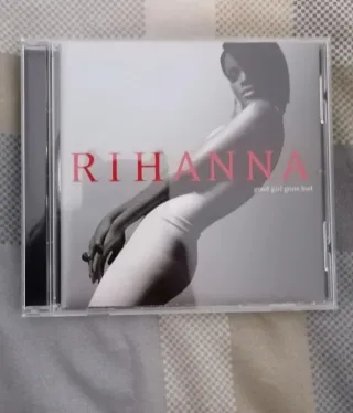 18 cd di Rihanna + un DVD.