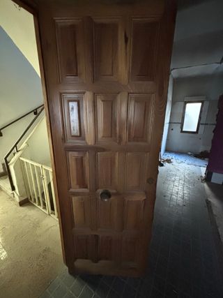 Puerta exterior madera piso