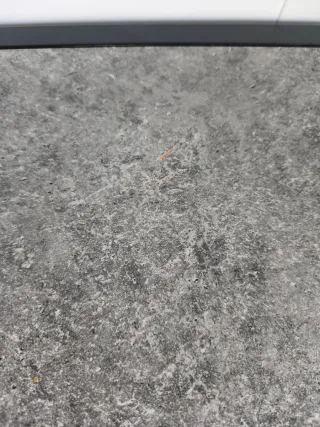 Mesa cocina-comedor extensible gris y negra