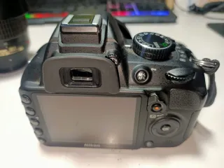 Nikon con tres objetivos