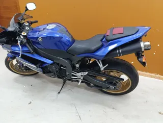 Yamaha R1 Azul y Dorada