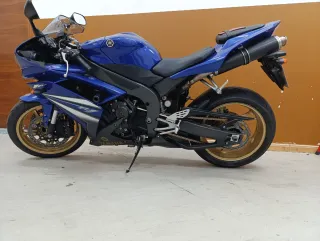 Yamaha R1 Azul y Dorada