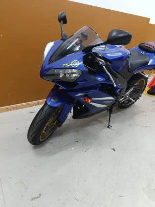 Yamaha R1 Azul y Dorada