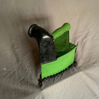 Plancha de hierro antigua verde