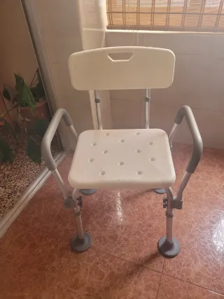 Silla de ducha ajustable