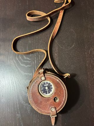 Reloj de bolsillo antiguo de cuero