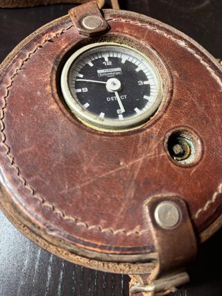 Reloj de bolsillo antiguo de cuero