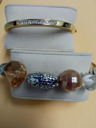 2 Pulseras Bisutería Doradas y Marrones