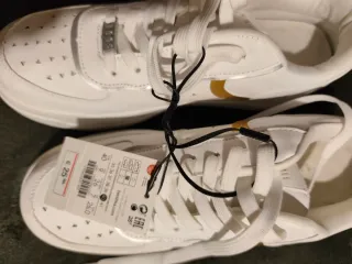 Zapatillas Bershka blancas talla 40