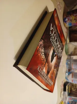 Libro "La dinastia della famiglia Dracula"