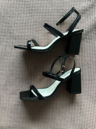 Sandalias de tacón negras