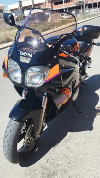Yamaha FZR 600 Genesis