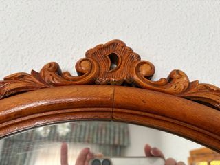 Aparador antiguo con espejo