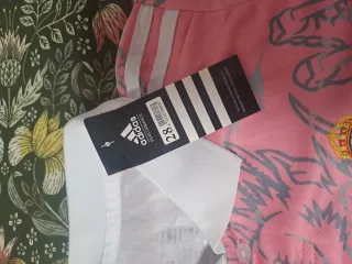 Equipación Real Madrid rosa dragón