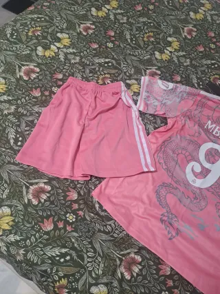 Equipación Real Madrid rosa dragón