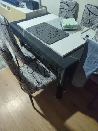 Mesa de comedor moderna