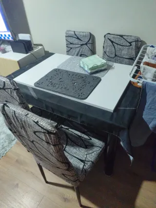 Mesa de comedor moderna