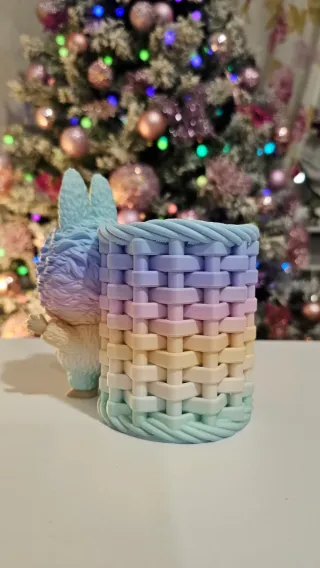 Portapenne Labubu effetto vimini