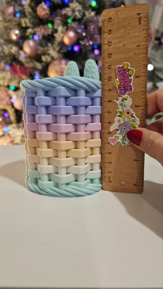 Portapenne Labubu effetto vimini