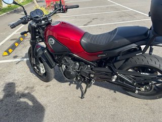 Benelli Leoncino 500 Roja