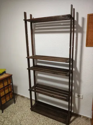 Estantería de madera