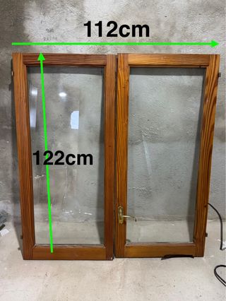 Ventana de madera con cristal